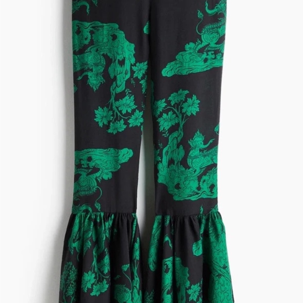 H&M The White Lotus PATTERNED RUFFLE-TRIMMED PANTS Size 2 Usa Green Black 🌿🪷